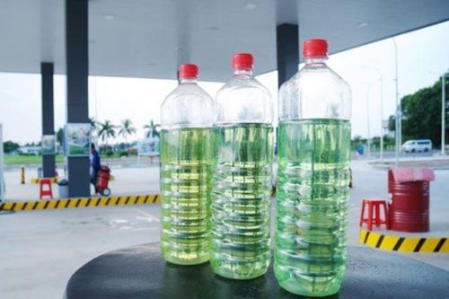 Tại sao xăng lại có màu sắc khác nhau? Bí mật đằng sau màu sắc của nhiên liệu