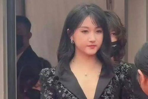 Nữ diễn viên nổi tiếng lộ vẻ già nua giữa tin đồn chia tay bạn trai yêu 8 năm