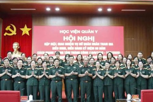 Học viện Quân y giao nhiệm vụ cho các nữ quân nhân tham gia diễu binh dịp Quốc khánh 2/9