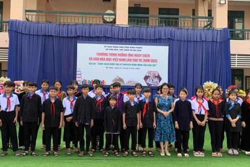Mang sách đến với trẻ em vùng biên giới Bù Đốp