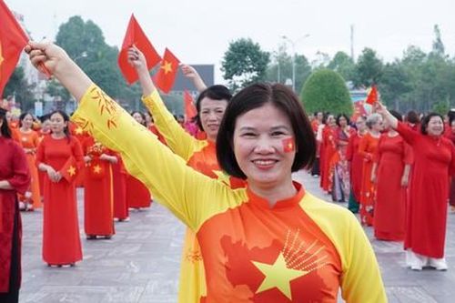 Bình Dương: 1.500 cán bộ, hội viên tham gia đồng diễn dân vũ 'Tự hào phụ nữ Dĩ An'