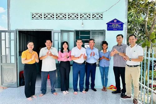 Petrolimex Sài Gòn và huyện Nhà Bè bàn giao 2 căn nhà cho hộ cận nghèo