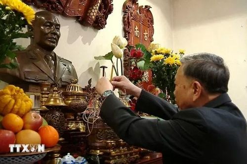 Tổng Bí thư Tô Lâm dâng hương tưởng nhớ Đại tướng Võ Nguyên Giáp và Đại tướng Văn Tiến Dũng