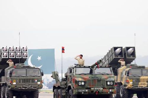 Quan chức Pakistan đe dọa Ấn Độ bằng vũ khí hạt nhân