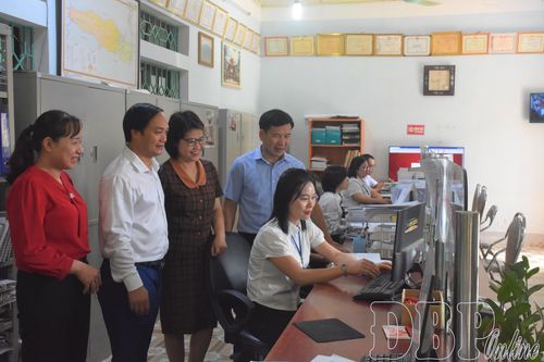 Xây dựng chính quyền vì nhân dân phục vụ