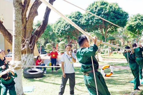 Trường Tiểu học Kim Đồng tổ chức hoạt động ngoại khóa quân đội 'Chúng tôi là chiến sĩ'
