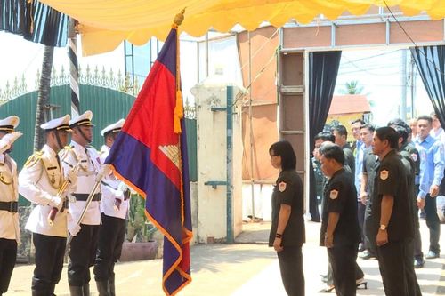 Lãnh đạo tỉnh Gia Lai viếng Ngài Muong Poy tại tỉnh Ratanakiri
