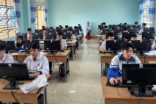 Trao 22 giải cho các thí sinh, nhóm thí sinh đạt giải tại Hội thi tin học trẻ thành phố Pleiku