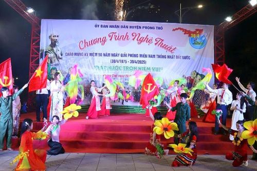 Chương trình nghệ thuật chào mừng 50 năm Ngày giải phóng miền Nam