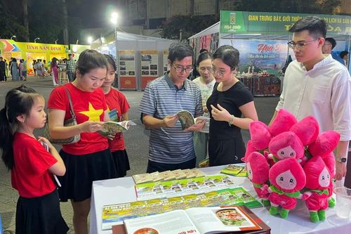 Trưng bày 'Không gian di sản văn hóa Xứ Lạng' tại thành phố Huế năm 2025