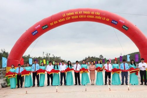 Thông xe kỹ thuật 3 cầu và ký cam kết thi đua hoàn thành dự án nâng cấp đoạn Km18 - Km80 quốc lộ 4B