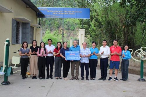 Liên đoàn Lao động thành phố Lạng Sơn bàn giao hai công trình chào mừng kỷ niệm 50 năm ngày giải phóng miền Nam