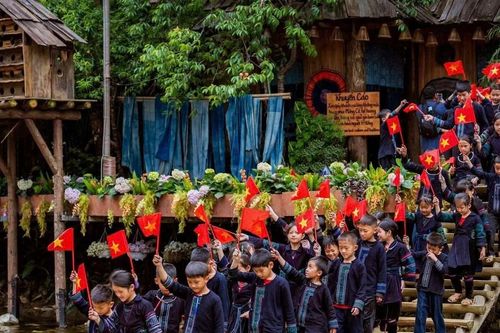 Lào Cai rực rỡ cờ hoa chào mừng ngày đại thắng 30/4