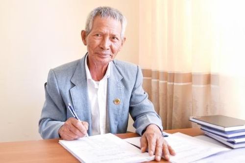 Già làng của lòng dân