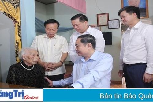 Chủ tịch Quốc hội Trần Thanh Mẫn thăm gia đình chính sách và dâng hoa tại Thành Cổ Quảng Trị