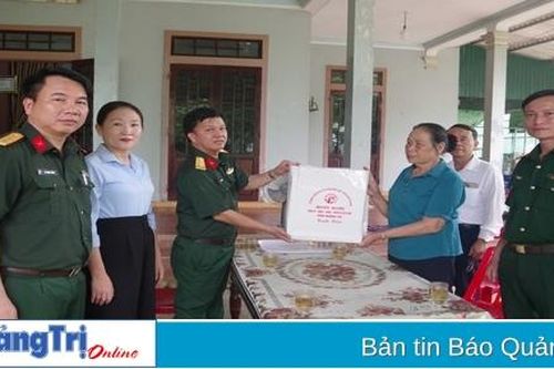 Bộ CHQS tỉnh Quảng Trị thăm, tặng quà các đối tượng chính sách