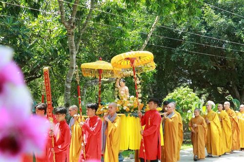 Long An: Khóa tu tuổi trẻ hướng về Đại lễ Phật đản và Kỷ niệm 50 năm thống nhất đất nước