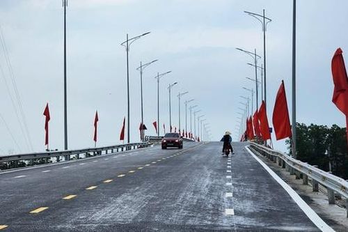 Cầu trăm tỷ thông xe nối Bắc Ninh - Bắc Giang, người dân thoát cảnh qua sông lụy đò