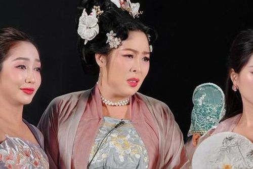 Sân khấu kịch Nam - Bắc sáng đèn, cháy vé mùa nghỉ lễ 30/4 - 1/5