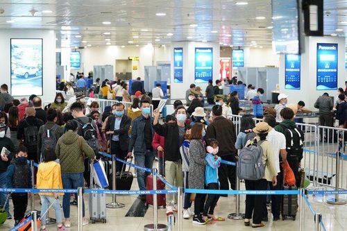 Tân Sơn Nhất đón số chuyến bay kỷ lục dịp Lễ 30/4