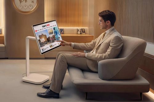 LG ra mắt màn hình Smart Monitor Swing 4K 31.5 inch với chân đế bánh xe và nền tảng webOS