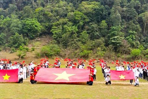 Chương trình 'Tiết học biên cương' và trải nghiệm khám phá công viên địa chất tại huyện Trùng Khánh