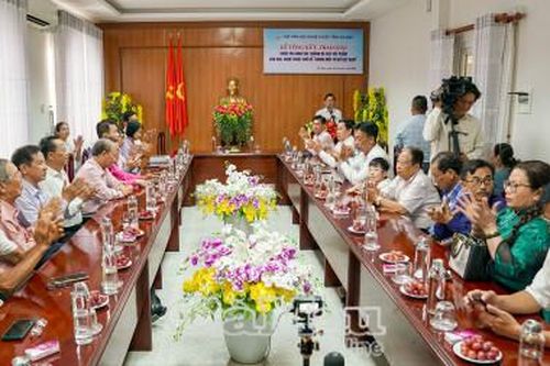 Văn nghệ sĩ tỉnh Cà Mau với tất cả tấm lòng vì một cơ đồ Việt Nam