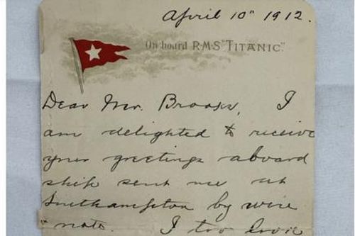 Bức thư viết trên tàu Titanic trước khi tàu chìm bán với giá gần 400.000 USD