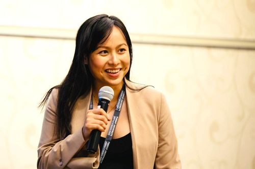 'Bà đỡ' mát tay giúp nhiều sinh viên Việt giành học bổng vào ĐH Harvard, Oxford