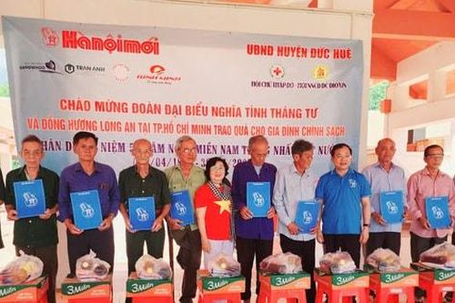 Chuyến thiện nguyện thắm đượm nghĩa tình dịp 30-4 của Báo Hànôịmới