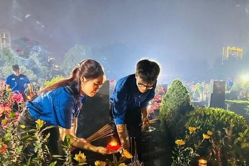 Tuổi trẻ Thủ đô thắp nến tri ân các Anh hùng liệt sĩ