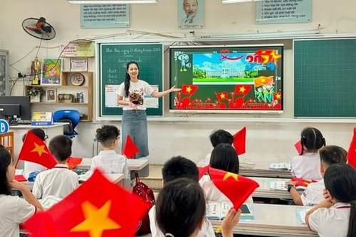 Trường học Hà Nội rực rỡ cờ hoa chào mừng 50 năm ngày thống nhất đất nước