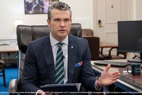 Bê bối nội bộ 'rung rinh' Lầu Năm Góc