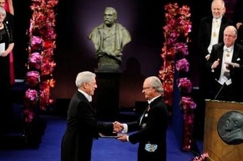 Mario Vargas Llosa - Người đưa văn chương Peru ra thế giới