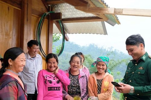 Bản nghèo phấn đấu cán đích nông thôn mới