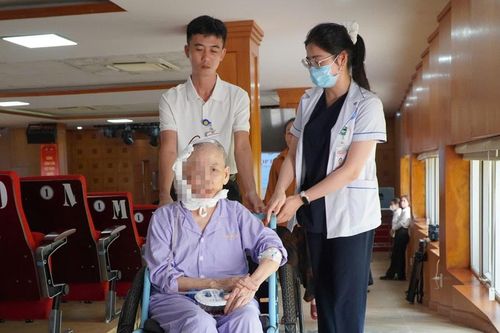 Quảng Bình: Cứu sống nữ bệnh nhân bị khối u máu 'khổng lồ' ở trên mặt