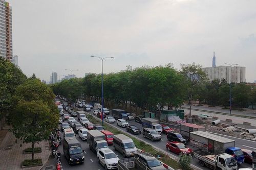 Cửa ngõ TP Hồ Chí Minh ùn tắc trước ngày nghỉ lễ 30/4