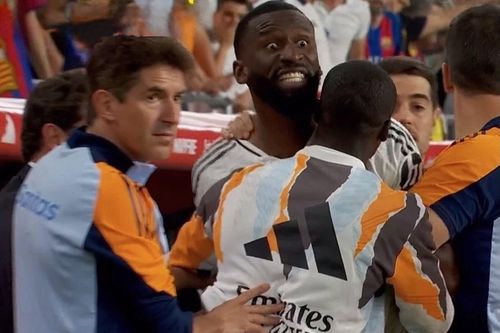 Cựu tiền đạo Barca: Real làm hoen ố hình ảnh bóng đá