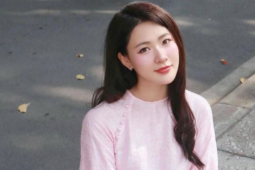 Cuộc đua áo dài trước thềm 30/4