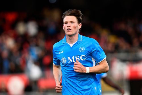 McTominay viết chuyện cổ tích ở Napoli