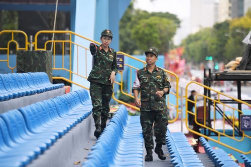Toàn cảnh khán đài chính trên đường Lê Duẩn trước đại lễ 30/4