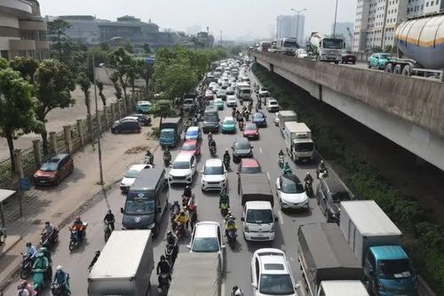 Cửa ngõ Thủ đô đông nghịt phương tiện trước kỳ nghỉ lễ 30/4 – 1/5