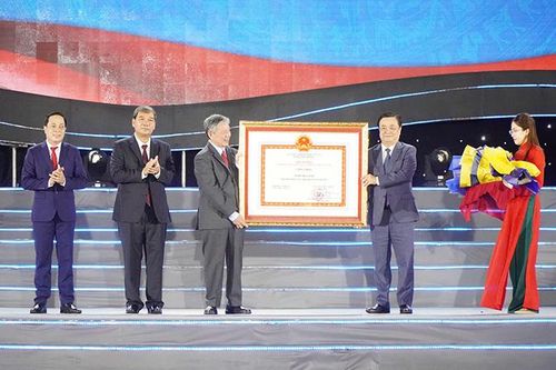 Công bố quyết định của Thủ tướng Chính phủ công nhận tỉnh Trà Vinh hoàn thành xây dựng nông thôn mới