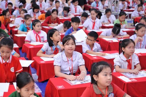 Học sinh sôi nổi tham gia sân chơi thi Trạng nguyên, viết chữ đẹp