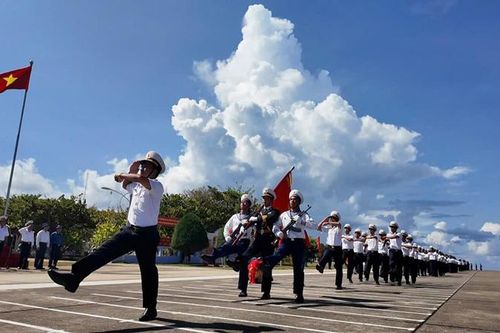 Trào dâng niềm tin và tự hào nơi đầu sóng