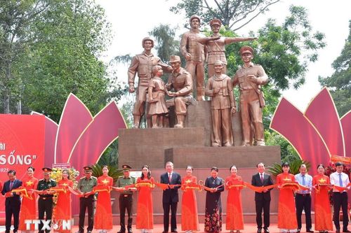 Tổng Bí thư Tô Lâm dự lễ khánh thành tượng đài Công an nhân dân 'Vì bình yên cuộc sống'