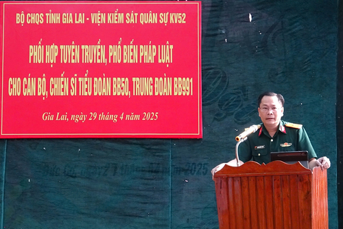 Bộ CHQS tỉnh Gia Lai phối hợp tuyên truyền, phổ biến giáo dục pháp luật cho chiến sĩ mới