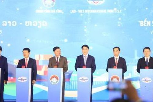Chủ tịch nước Lương Cường dự Lễ khánh thành Bến số 3 Cảng quốc tế Lào - Việt