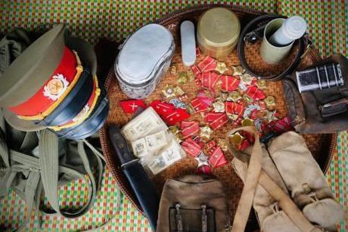 Nhà báo người Cơ Tu nâng niu, gìn giữ những Kỷ vật của Ama