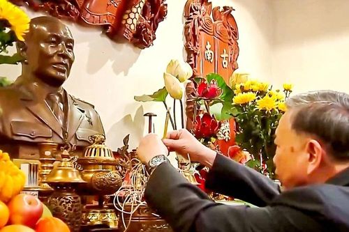 Tổng Bí thư Tô Lâm dâng hương tưởng nhớ Đại tướng Võ Nguyên Giáp và Đại tướng Văn Tiến Dũng